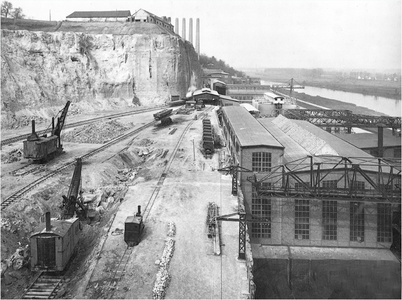ENCI mine and factory in the early 1930's. First railline and scraper-miners are installed.
